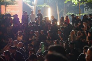 Keluarga mahasiswa Universitas Padjadjaran saat Harmonisasi Kema di Taman Alfa X Unpad